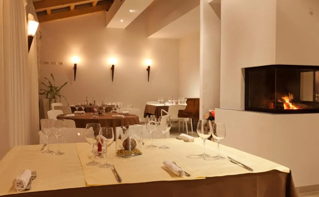VELANERA Hotel & Restaurant