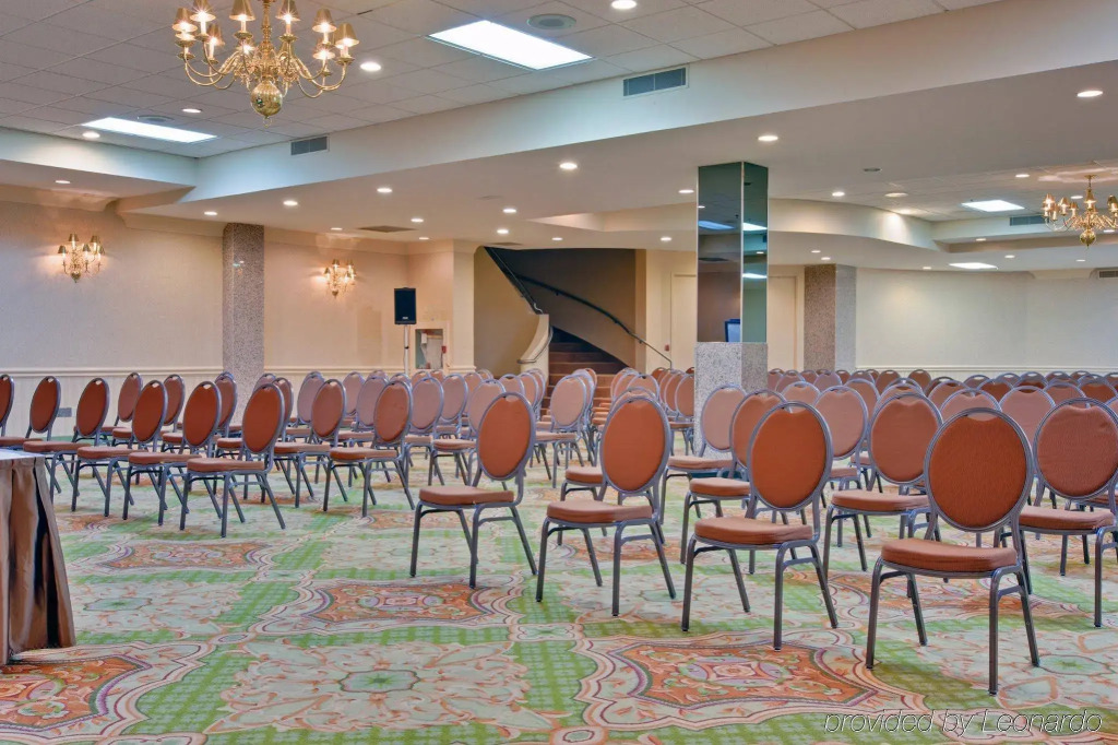 Holiday Inn Windsor - Ambassador Bridge by IHG