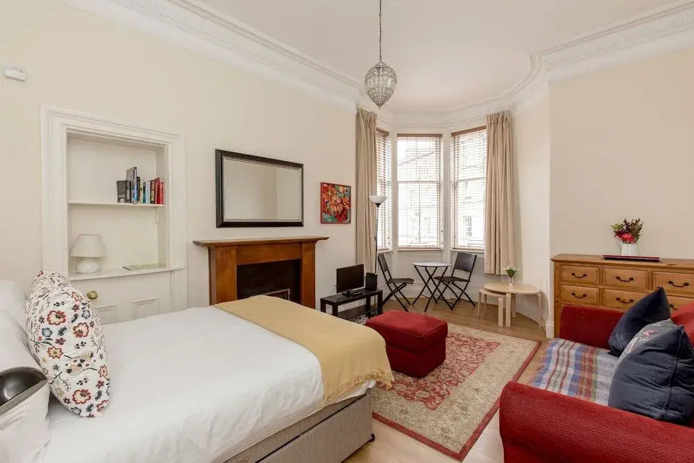 Silver Lining Lochrin Terrace Apartment