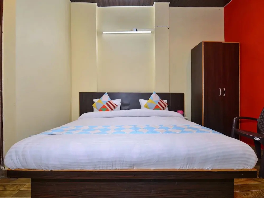 OYO 16927 Home Studio Mussoorie Hikes View