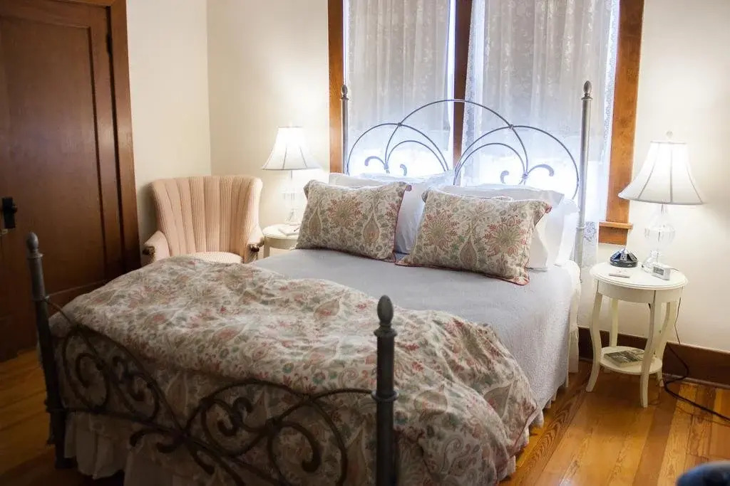 DeBourge Guesthouse