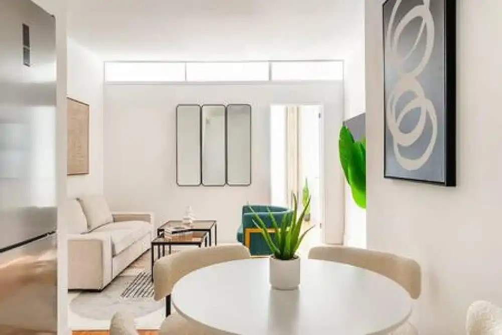 444-2e Modern 2BR Hell s Kitchen