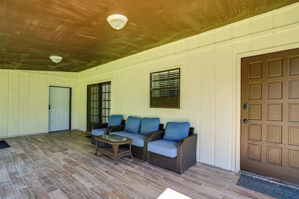 8 Mi to World Equestrian Center: Walkable Getaway