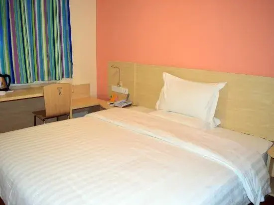 7Days Inn Chain Hotel (Hengshui Railway Station Central Avenue)