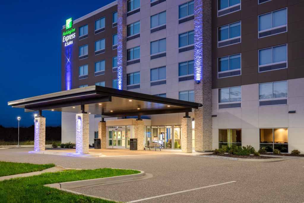 Holiday Inn Express & Suites - Beloit by IHG