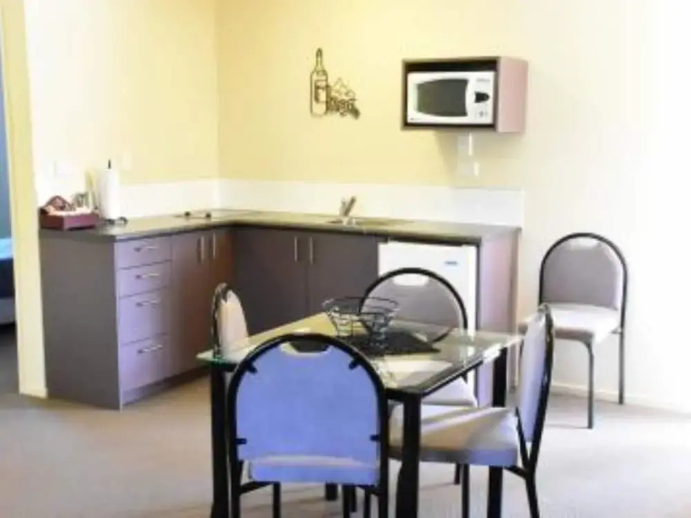 BKs Chardonnay Motor Lodge