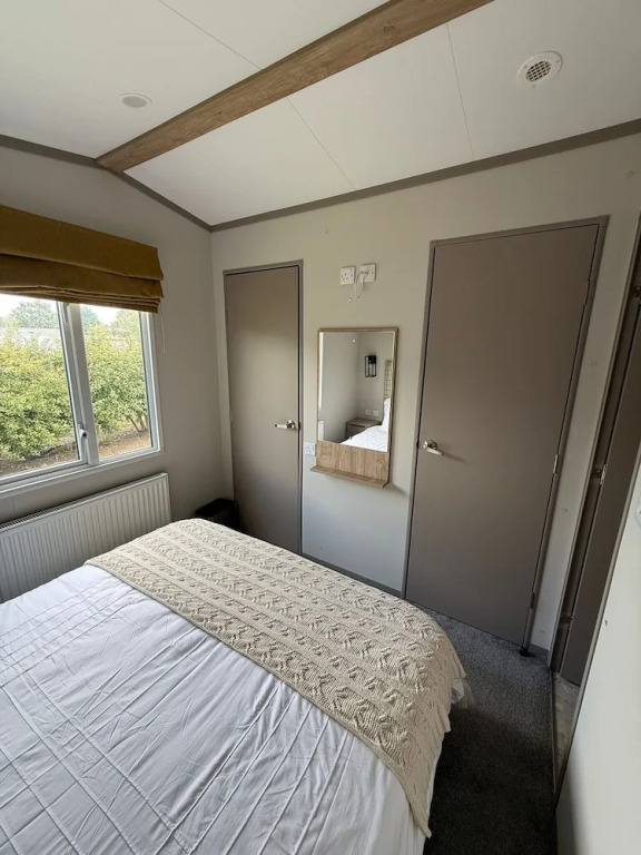 Cabin Sleeps 6 With Parking and Balcony
