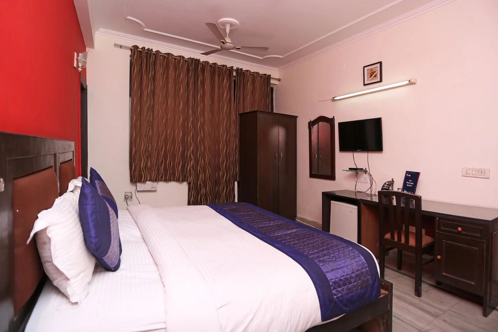 OYO 3251 Royal Inn
