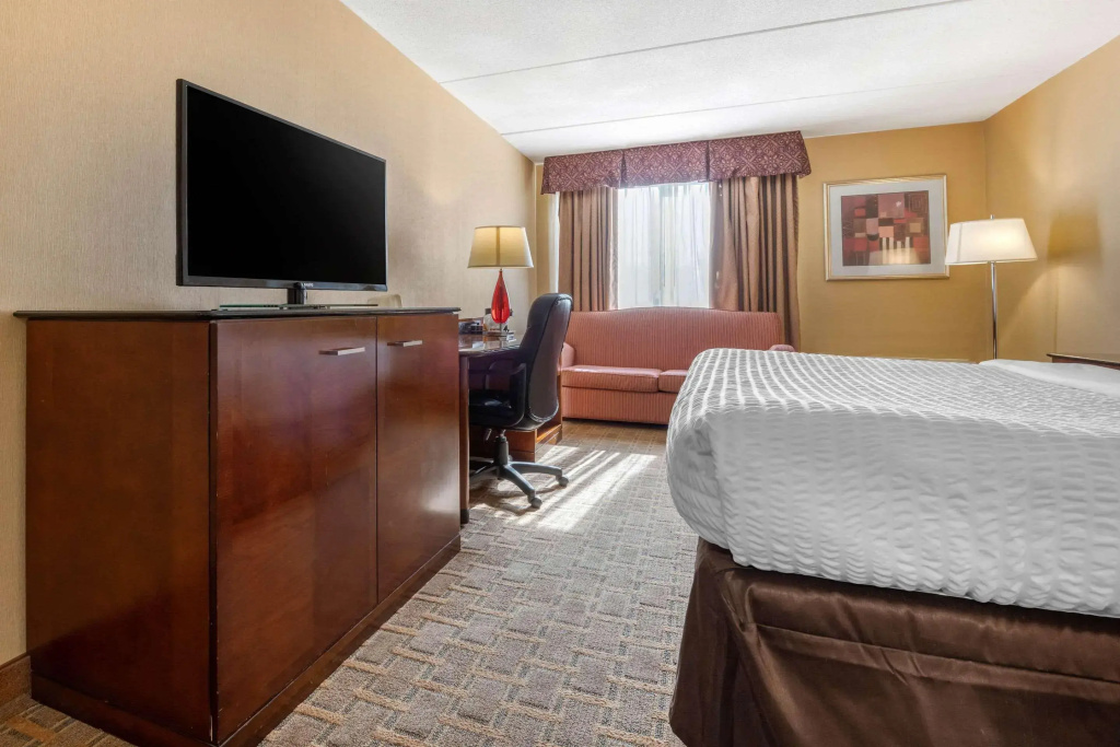 Clarion Hotel Conference Center on Lake Erie