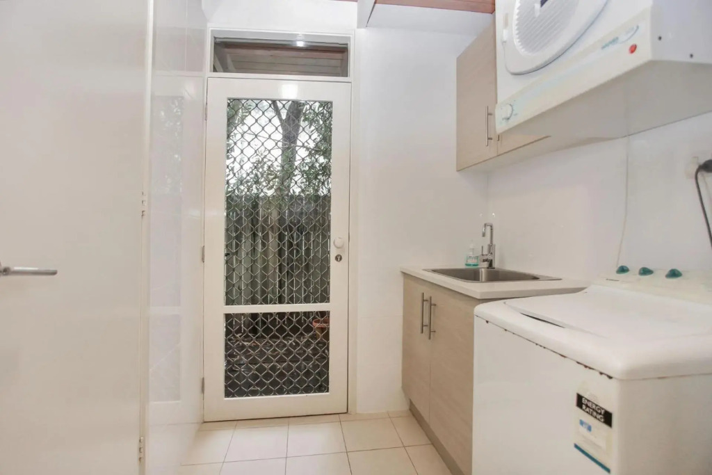 Large 4 Bedroom Home - Pet Friendly
