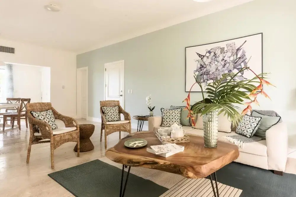 Cozy 2-bedroom Apartment in Private Complex With Pool With Free Shuttle to the Beach