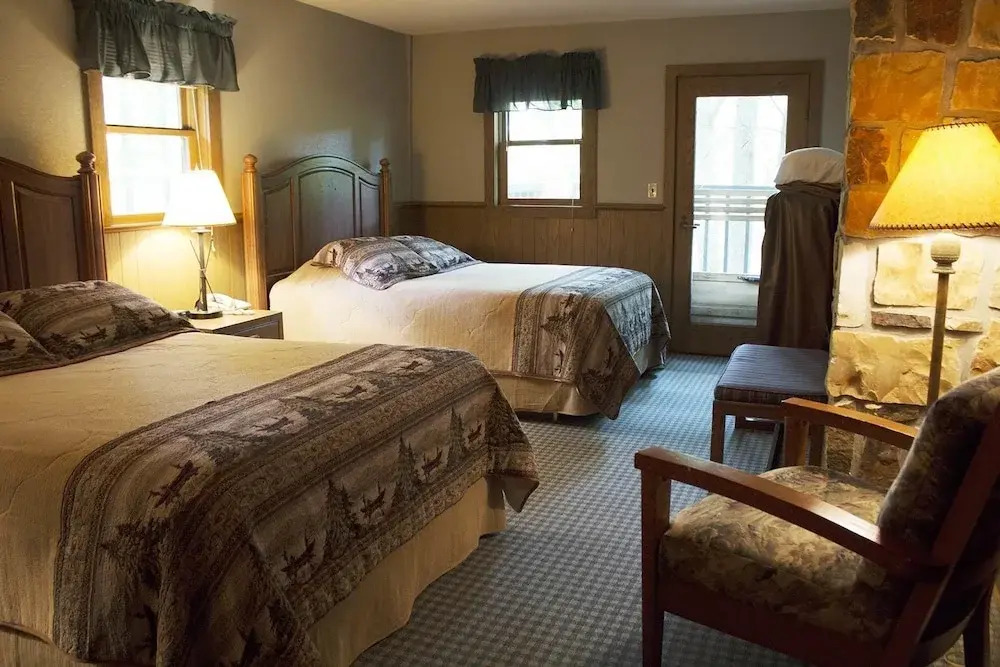 Giant City Lodge