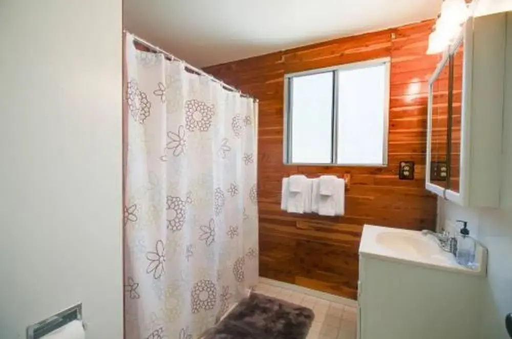 Large Cabin, 3 Minutes To Lake, 8 Minutes To Heavenly! 4 Bedroom Home