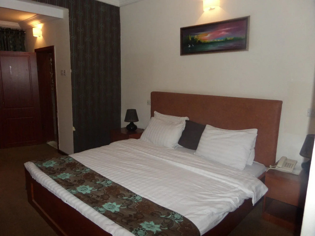 Pearl Gate Hotel