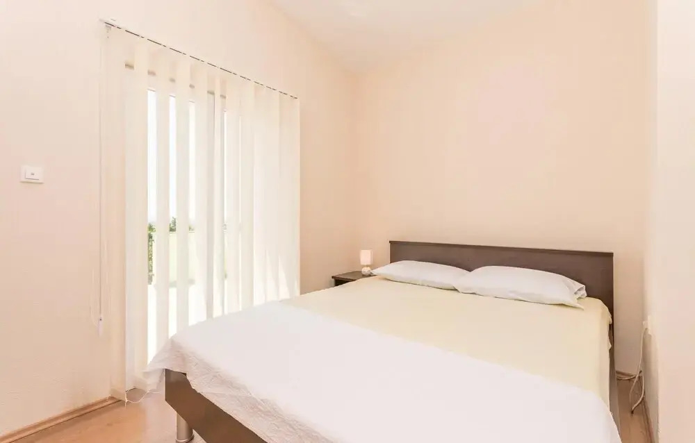 Stunning Home in Nadin With 5 Bedrooms, Wifi and Outdoor Swimming Pool