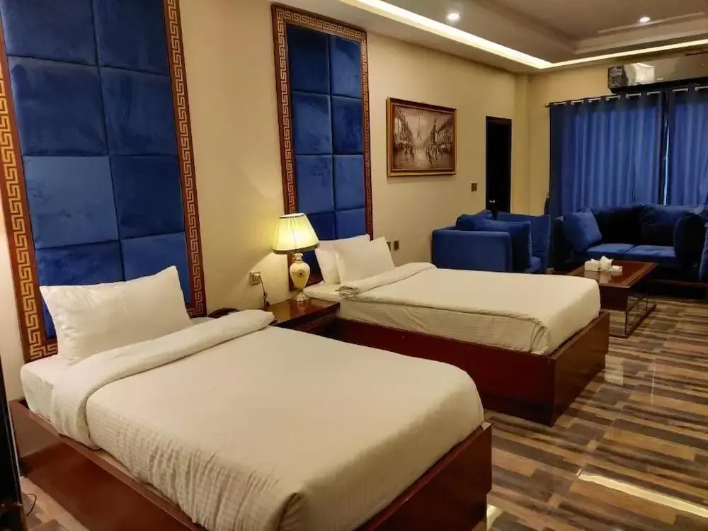 Royal Mansion Hotel