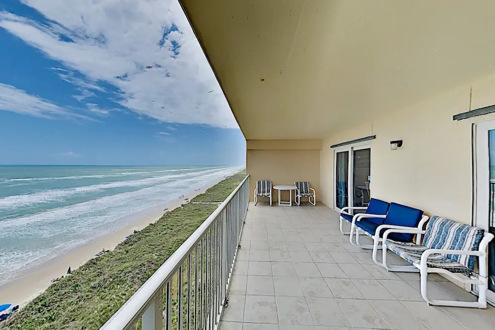 Walkable Gulf-front Perch: Oversize Balcony & Pool 2 Bedroom Condo