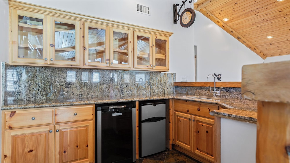 Starlight Retreat by Avantstay Gorgeous Log Style Home w Incredible Views