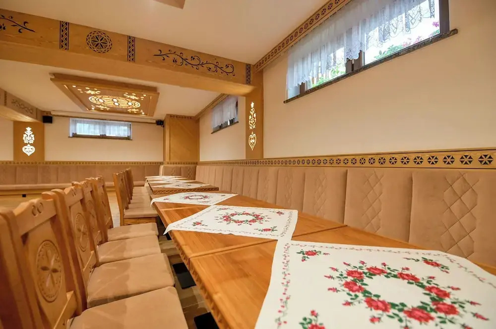 Pod Tatrami 1 & SPA - Komfortowe Noclegi z wyżywieniem, blisko Term Bania