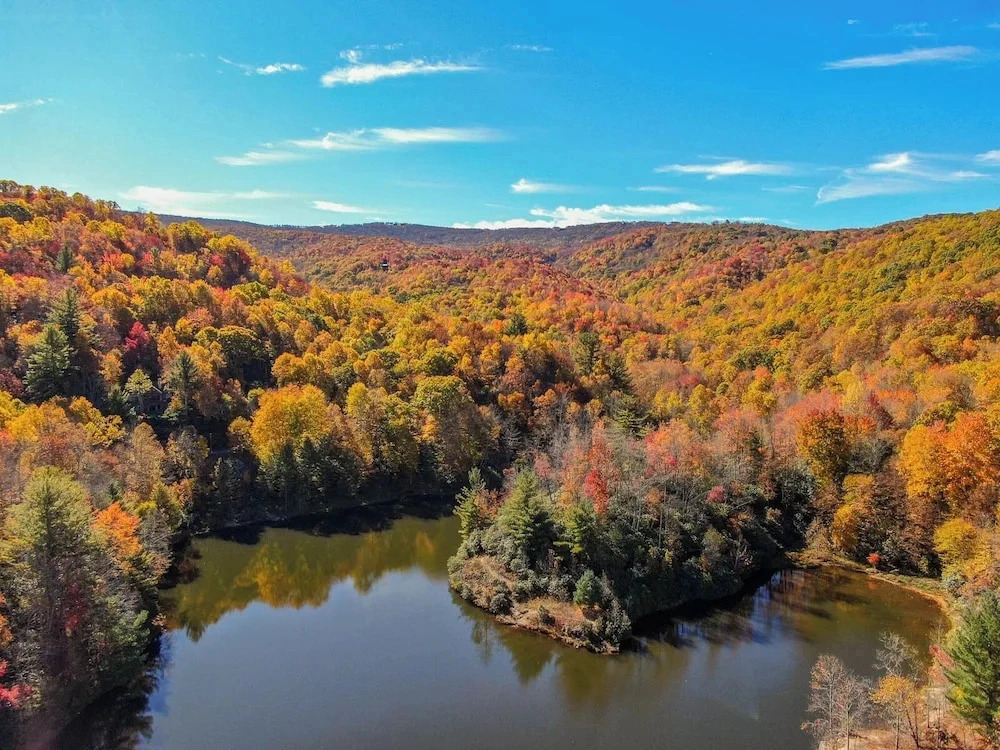 Lake Overlook High Elevation Home With Views and Game Room