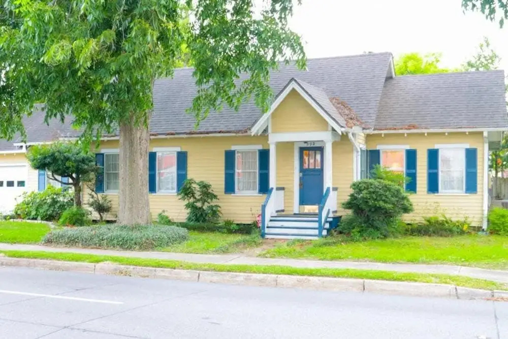 Spacious Corporate Lodging in Downtown Lafayette