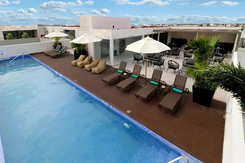 Holiday Inn Express And Suites Playa Del Carmen