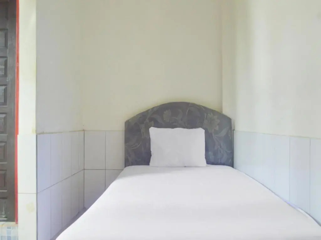 SPOT ON 91623 Pj Guest House Syariah