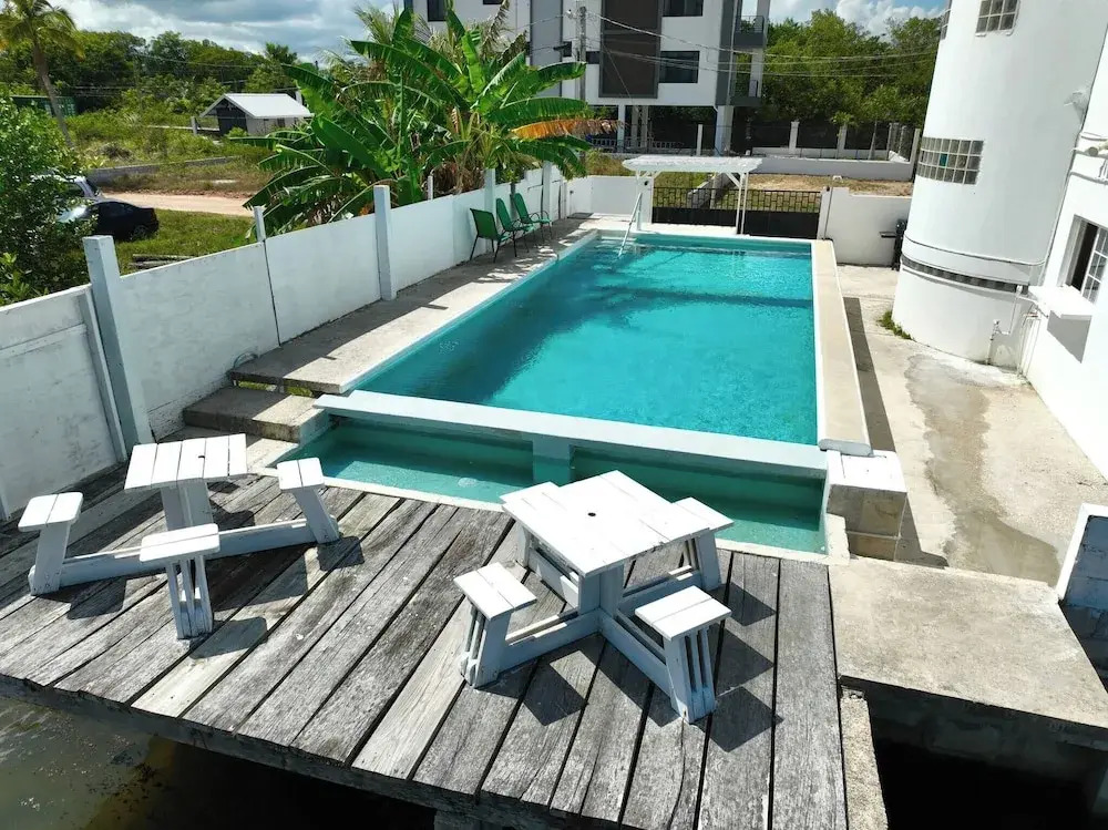 See Belize Sunrise Sea & Garden View 2-bed Studio w Pool & Overwater Deck, 1stfl