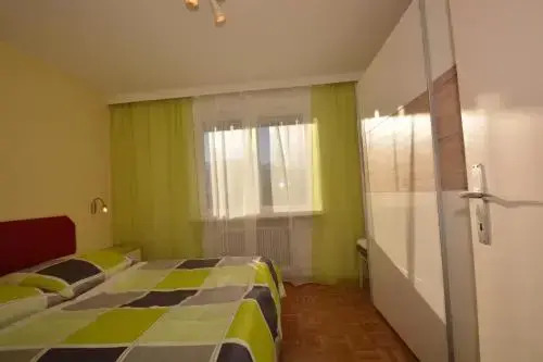 LOW BUDGET Apartment Areit Lozano by Apartments Ged