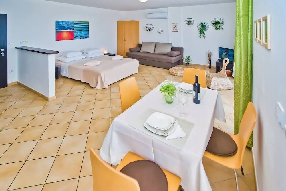 Apartments Nina Hvar town