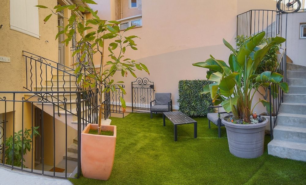Ref 683685 in Cannes