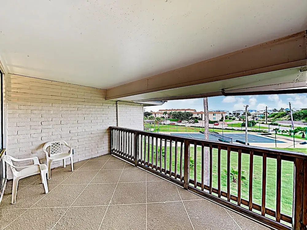 New Listing! Coastal-chic - Pool & Balconies 3 Bedroom Condo