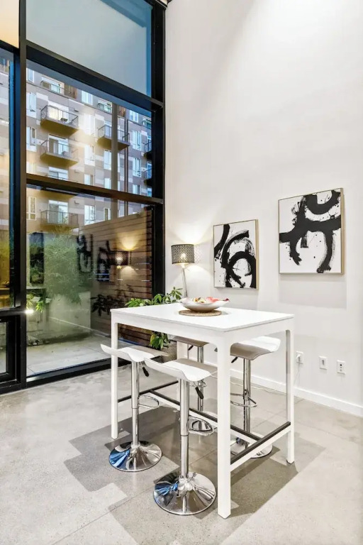 Urban Loft in Redmond Core