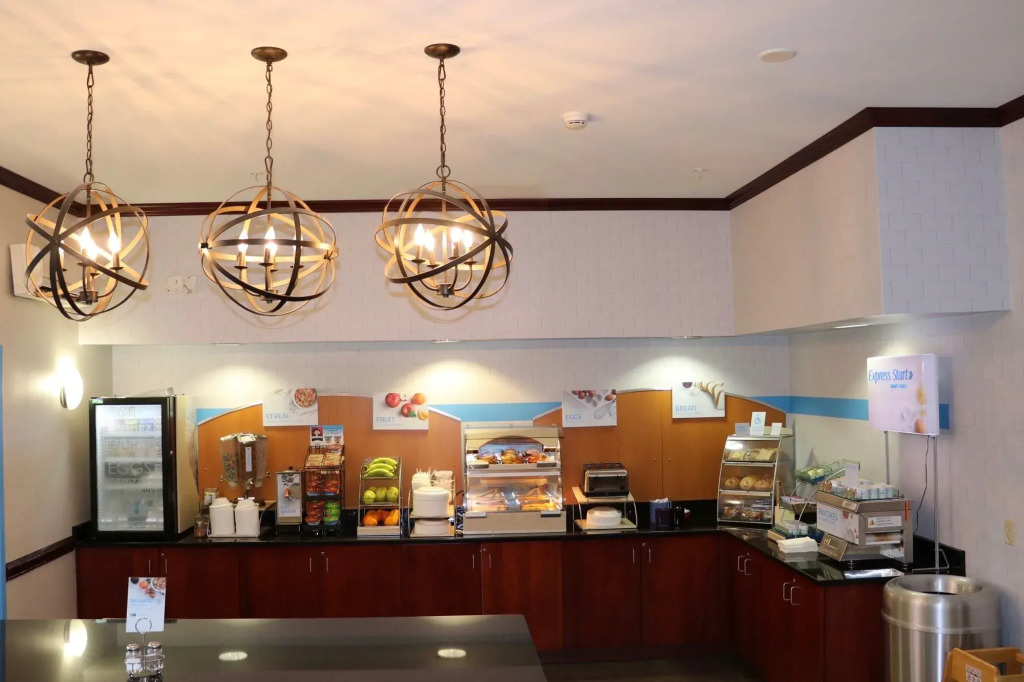 Holiday Inn Express and Suites Allentown West by IHG