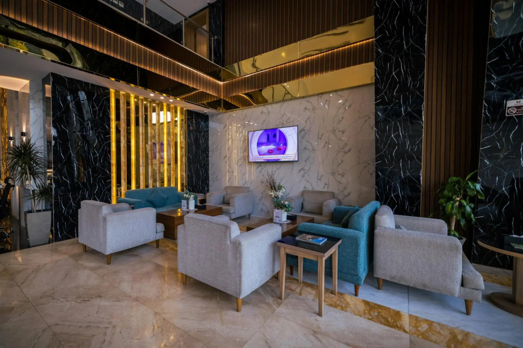 Mirnian Hotel