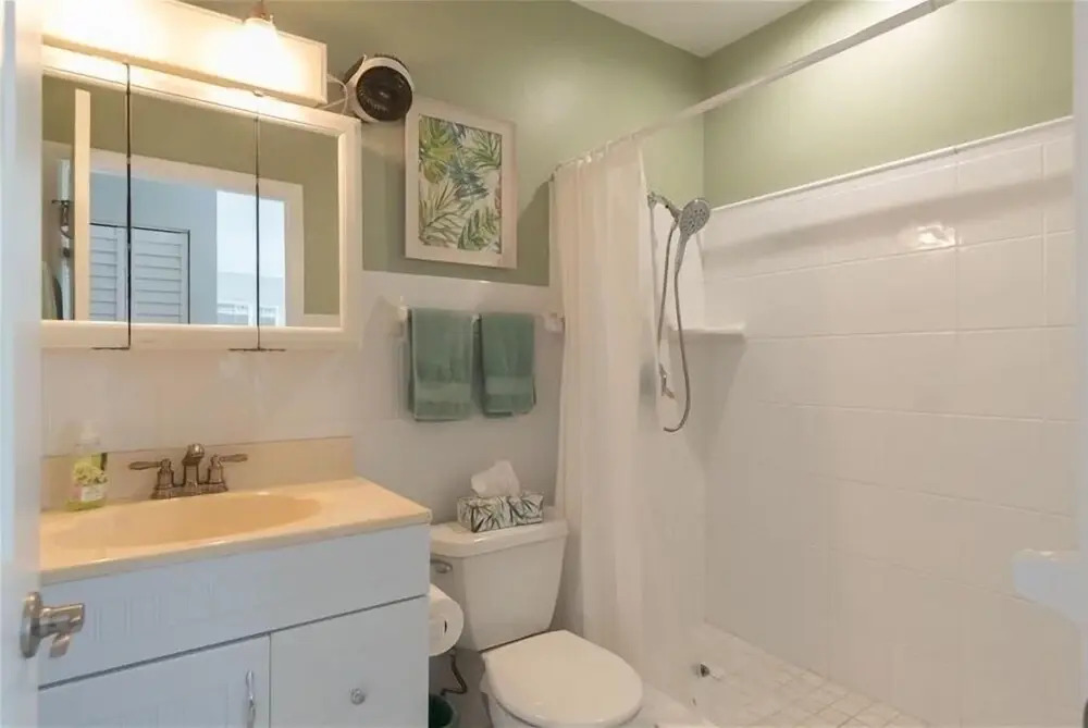 Seabreeze 2 Bedroom Home by Redawning