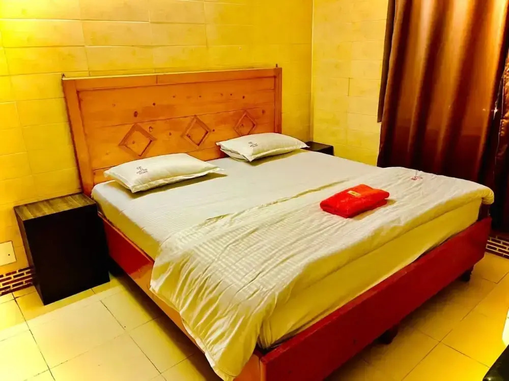 Hotel Raj Golden & Restaurant