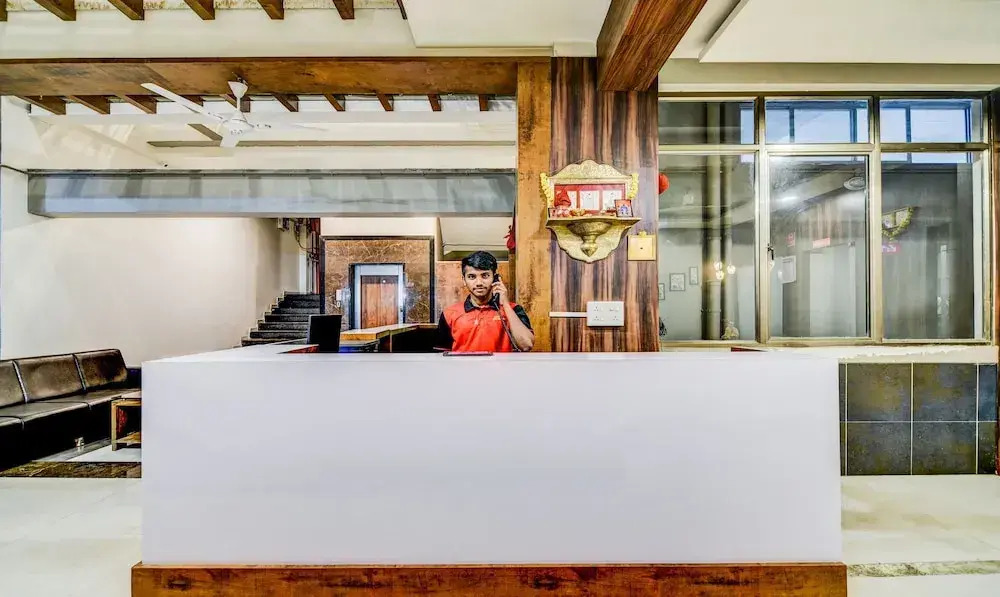 Hotel Sri Sai Suites