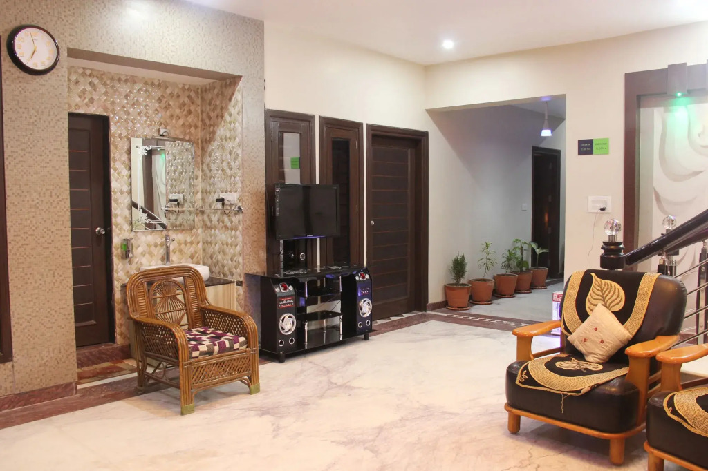 FabHotel Queen Palace by OYO Rooms