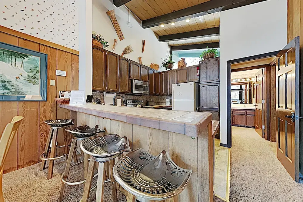 Chateau Sans Nom #11 W/ Indoor Pool, Spa & Sauna 4 Bedroom Condo