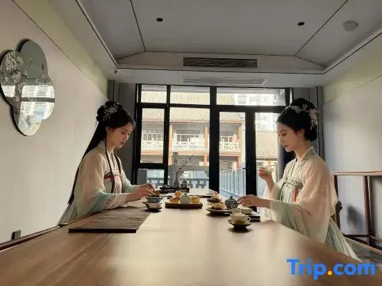 Moshang Qingju Hotel (Liangshan Longcheng Square Store)