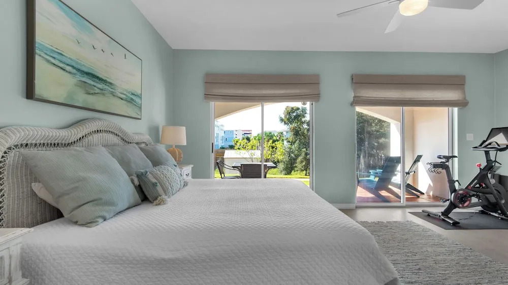 .2 Miles From Beach, Bright and Modern Townhome, 3bd, 3bth