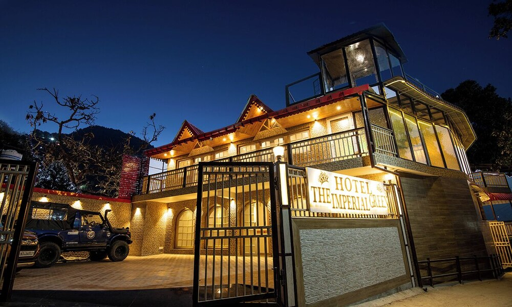 The Imperial Green (180 lake view)