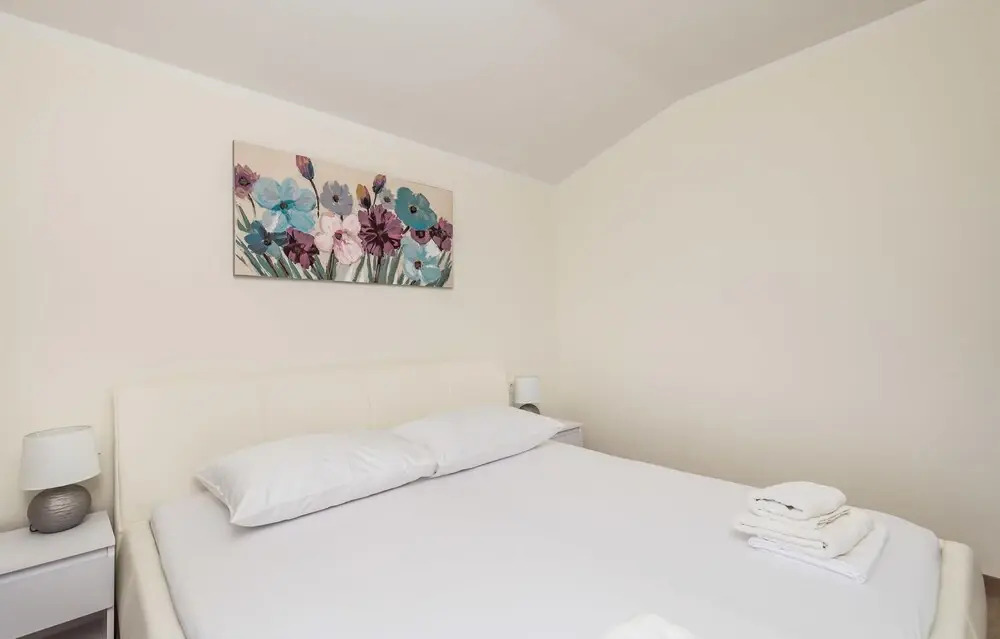Nice Home in Mundanije With 4 Bedrooms, Wifi and Outdoor Swimming Pool
