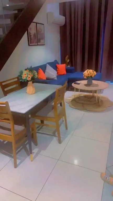 Golden Breeze Suites
