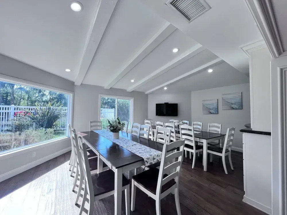 Sensational 6 Bedroom 4 Bathroom Pool Home (3 Master Bedrooms W/bathrooms)