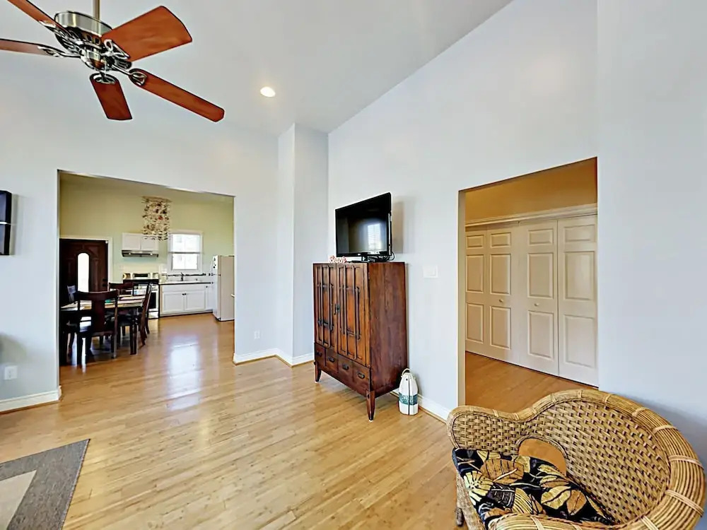 Renovated Historical - 2 Br Apts