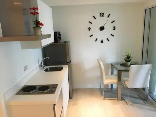 Cozy 1BR w/ Balcony at AZURE