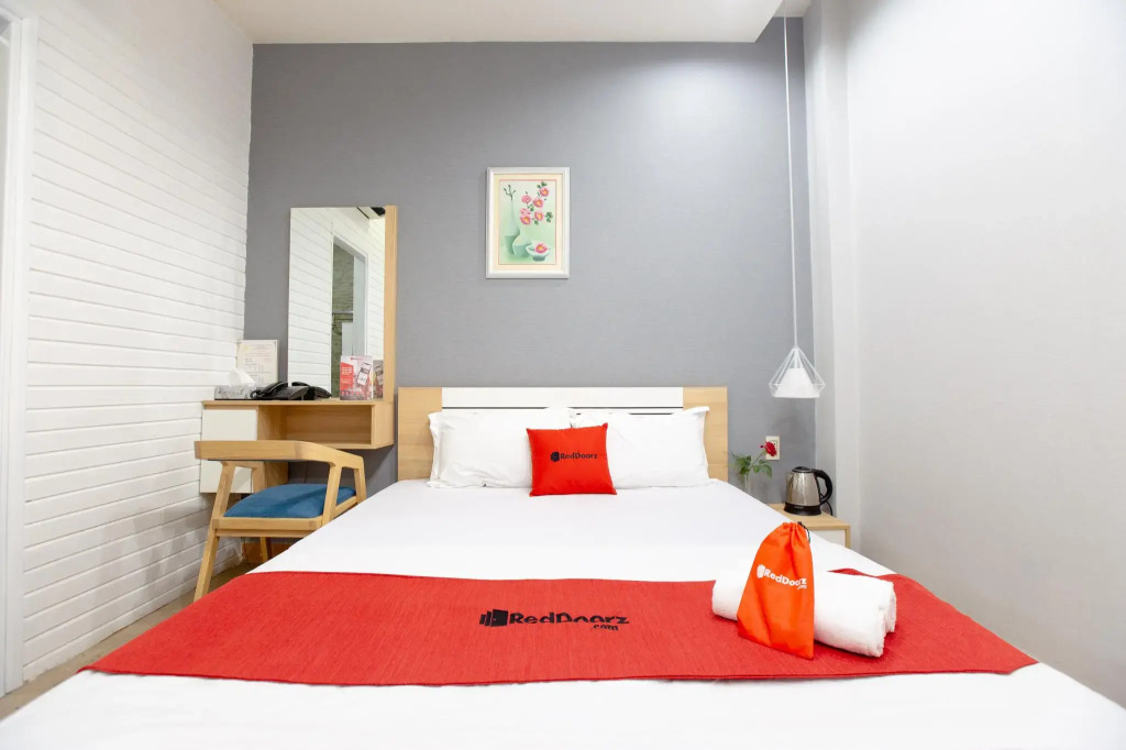 RedDoorz Plus @ Nguyen Thi Thap Street