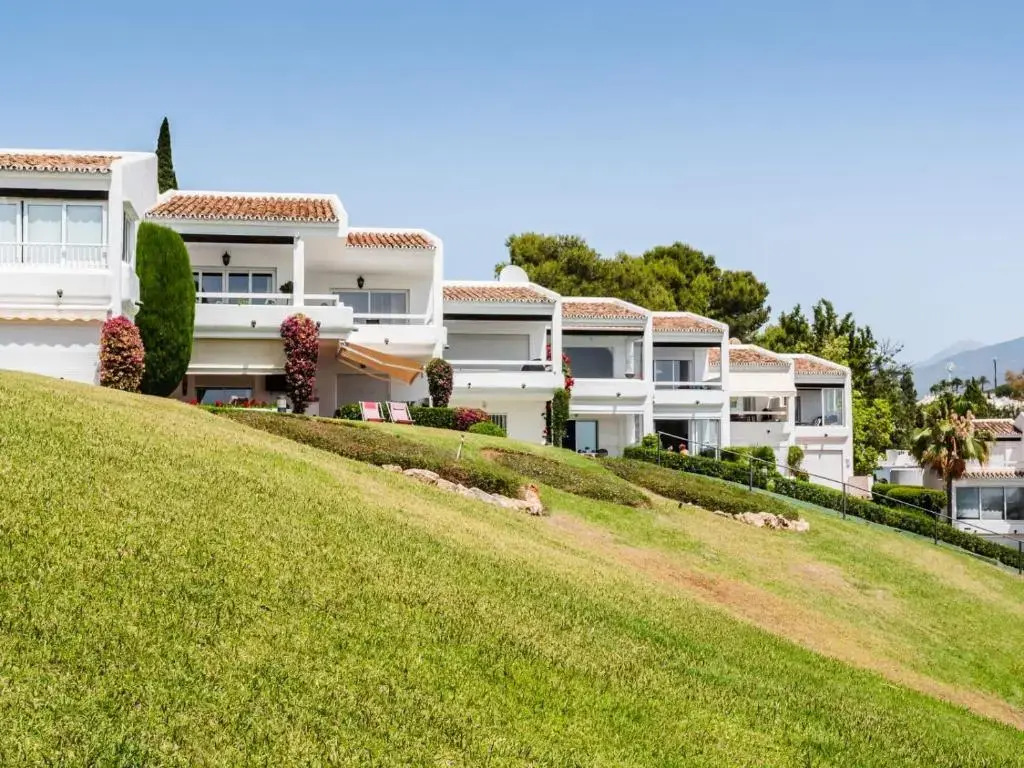 Azahara 1 8B Beautiful apartment frontline golf in popular Aloha